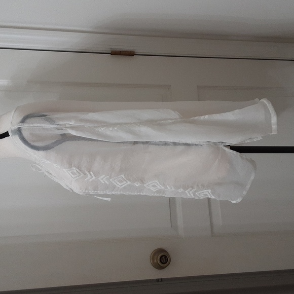 Old Navy Size M White Sheer Boho Embroidered Tie Neckline Long Sleeve Top - Picture 2 of 10